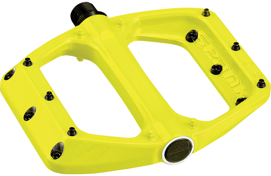 Spank SPOON DC Platform Pedals Body: Aluminum Spindle: Cr-Mo 9/16 Yellow